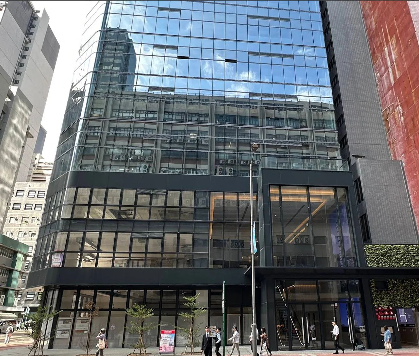 GNS 位於香港的辦公室大樓外觀（玻璃幕牆）